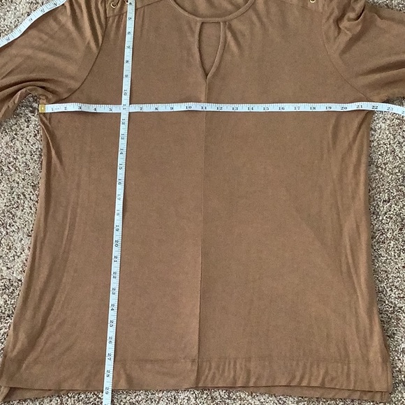 Chico’s brown criss-cross shoulder, keyhole front detail - size 2 (L) - Picture 8 of 12